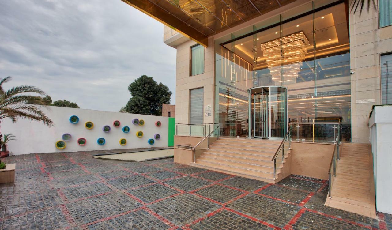Country Inn Premier Amritsar, 10 Min From Golden Temple Экстерьер фото